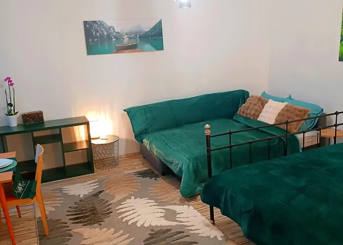 Family Center Of 아파트 뮈르츠슐라크